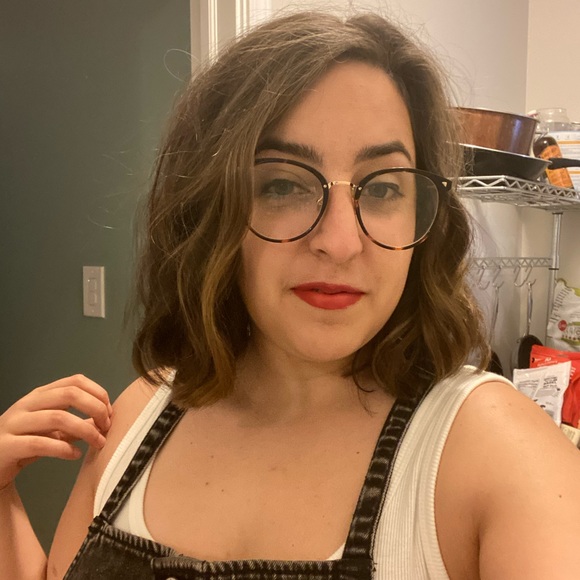 Meet your Posher, Marie - Picture 2 of 3